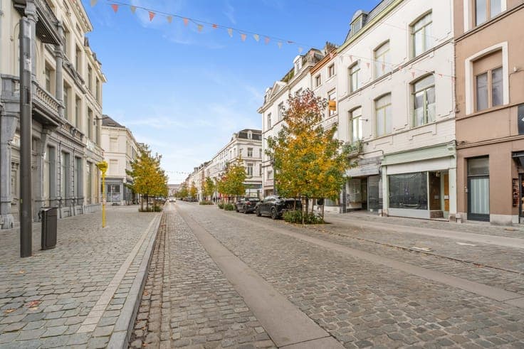 Mixed-use building ideally located
