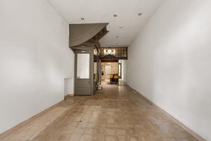 Mixed-use building ideally located