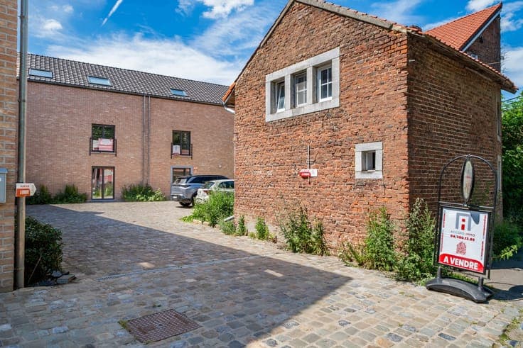 Spacious family home with office space – EPC A – 2 parking s