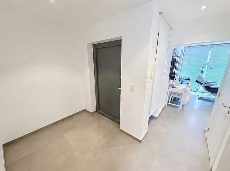 Ready-to-move-in new construction home with 3 bedrooms, comm