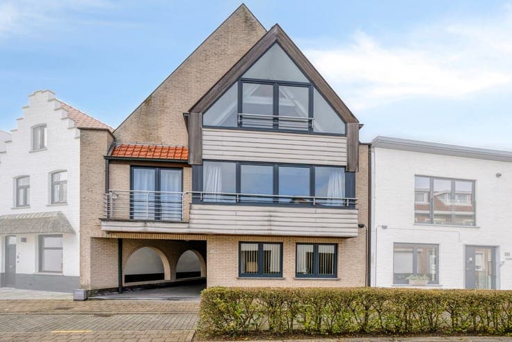 Opbrengsteigendom met 3 instapklare appartementen in oud ...