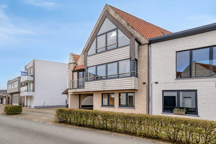 Opbrengsteigendom met 3 instapklare appartementen in oud ...