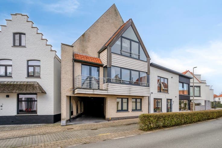 Opbrengsteigendom met 3 instapklare appartementen in oud ...