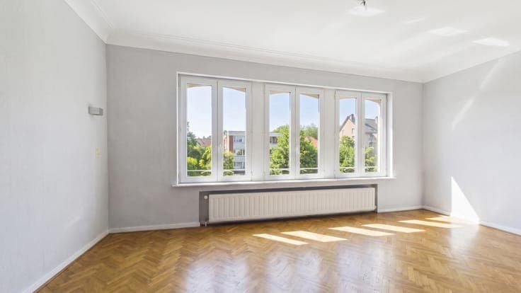 Uccle – House 2 beds + potential 3rd bed + garage + garden