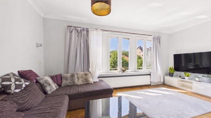 Uccle – House 2 beds + potential 3rd bed + garage + garden