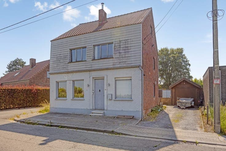 Alleenstaande woning met 4 slaapkamers op 491 m² met gara...