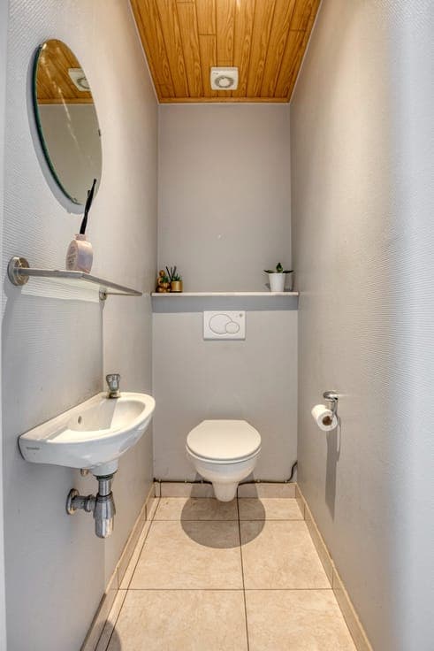 Alleenstaande woning met 4 slaapkamers op 491 m² met gara...