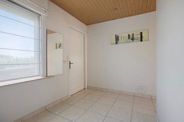 Alleenstaande woning met 4 slaapkamers op 491 m² met gara...