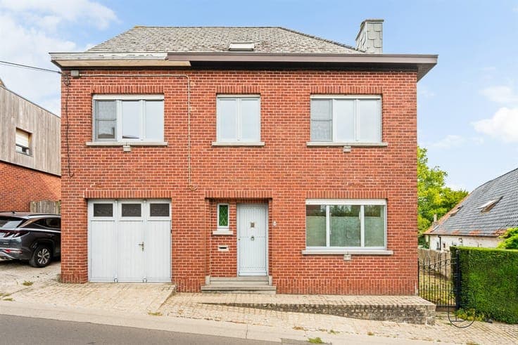 Spacious home in need of renovation with 4 bedrooms and a ga