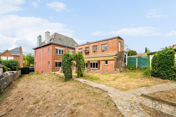Spacious home in need of renovation with 4 bedrooms and a ga