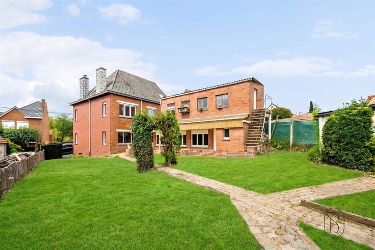 Spacious home in need of renovation with 4 bedrooms and a ga