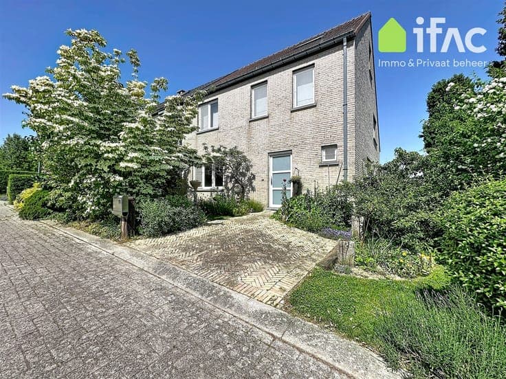 Charming semi-detached home in a peaceful location