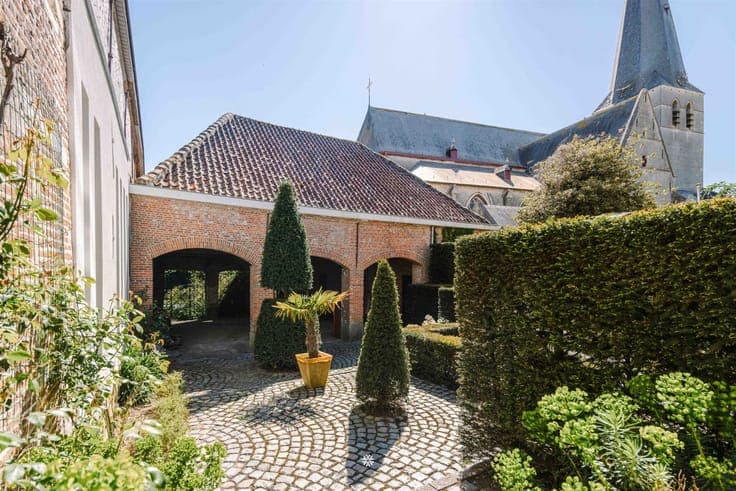 Authentiek koetshuis in het centrum van Vrasene