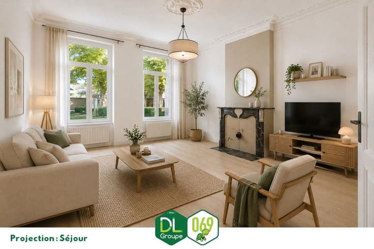 Investment property requiring renovation, comprising 4 units