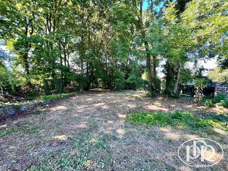 Lot of approximately 6 ares, garage, potential for 3 bedroom