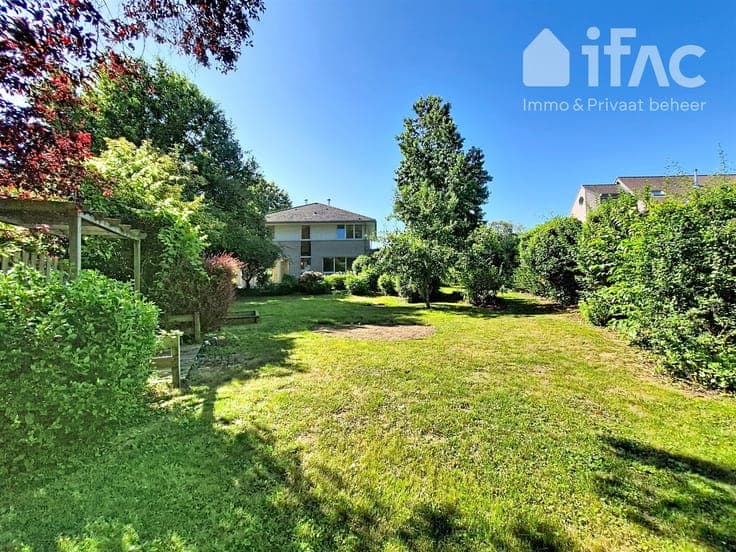Villa with Panoramic Views at the Entrance to the Forest