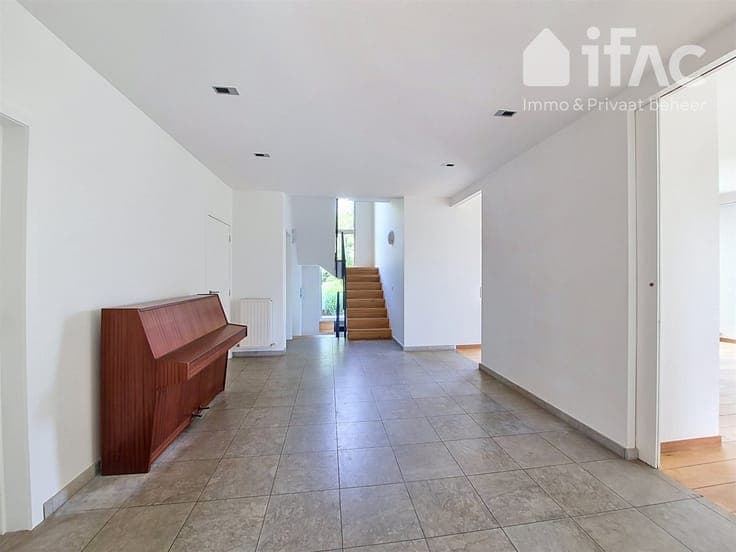 Villa with Panoramic Views at the Entrance to the Forest