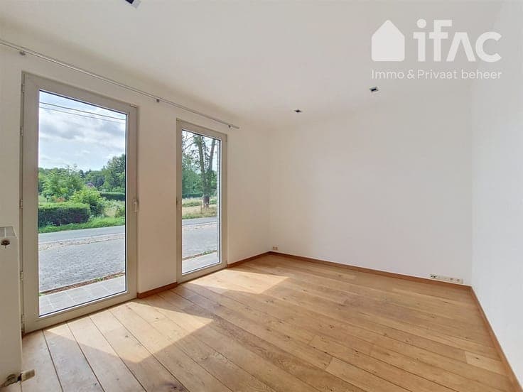Villa with Panoramic Views at the Entrance to the Forest