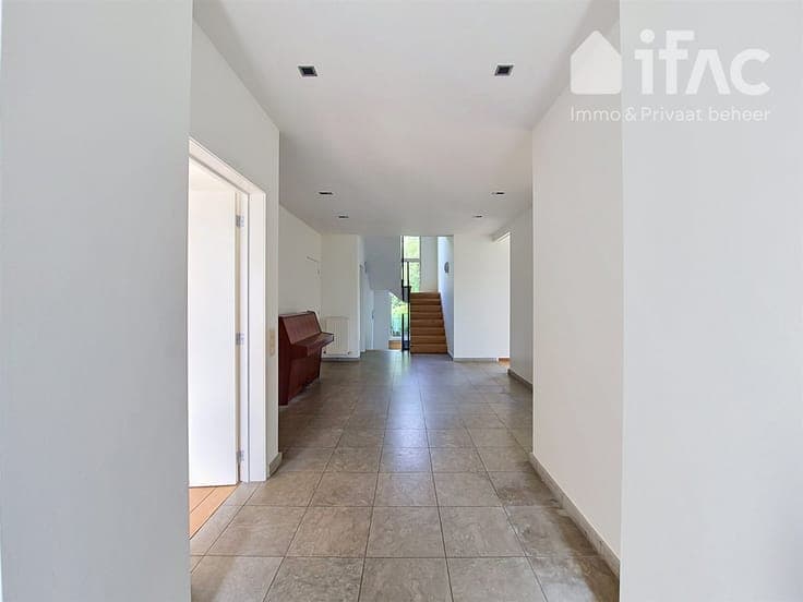 Villa with Panoramic Views at the Entrance to the Forest