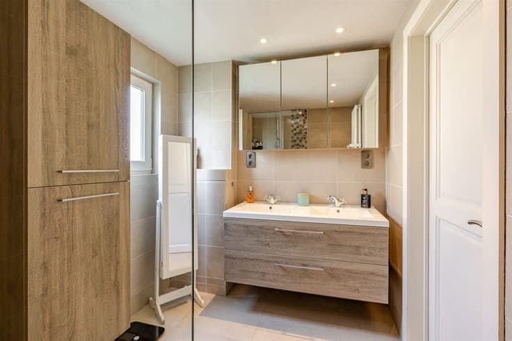 Move-in-ready semi-detached home with parking, Beveren - 2 b