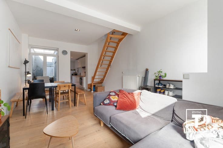 Lichtrijke gerenoveerde woning met 3 slaapkamers en buite...