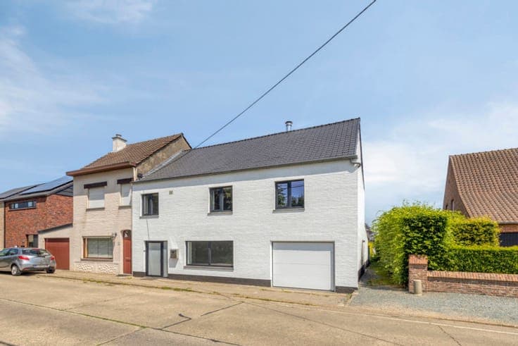 House with 3 bedrooms, garden and garage!