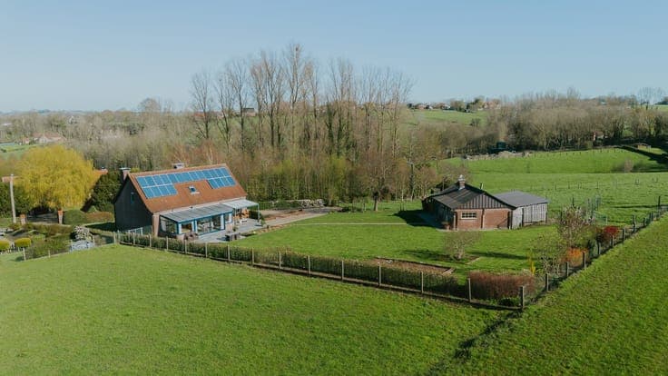 Exclusieve FERMETTE-WONING met UNIEKE LIGGING.
