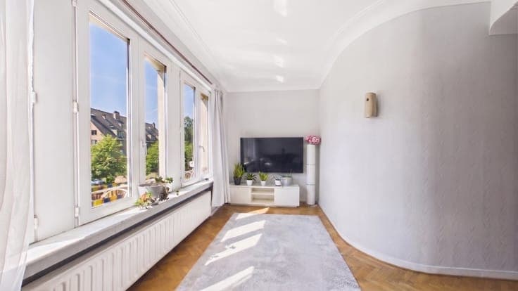 Uccle – House 2 beds + potential 3rd bed + garage + garden