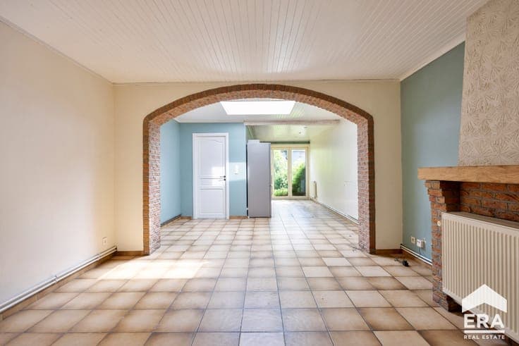 SPACIOUS 4-BEDROOM HOUSE WITH SOUTH-FACING GARDEN