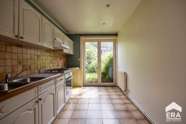 SPACIOUS 4-BEDROOM HOUSE WITH SOUTH-FACING GARDEN