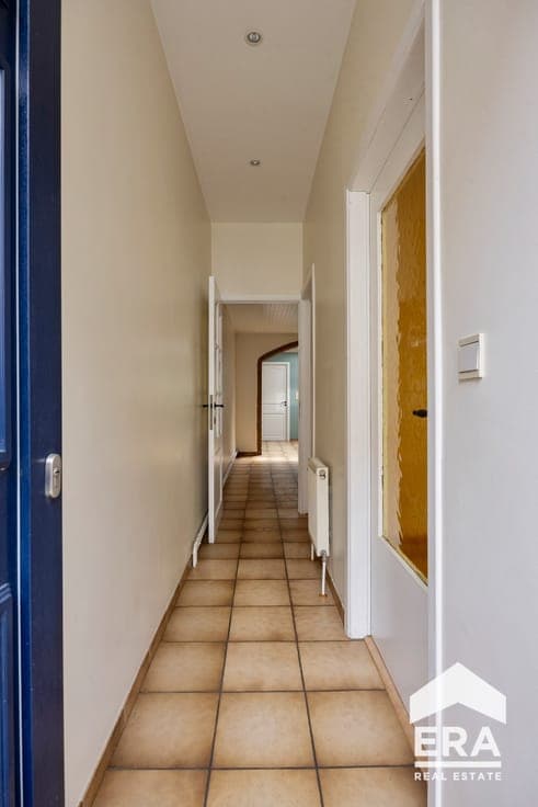 SPACIOUS 4-BEDROOM HOUSE WITH SOUTH-FACING GARDEN