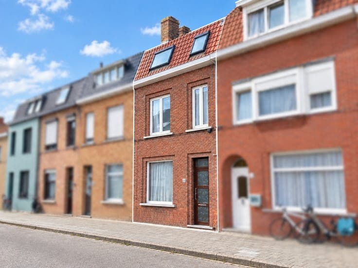 Lichtrijke en ruime gezinswoning op toplocatie + tuin