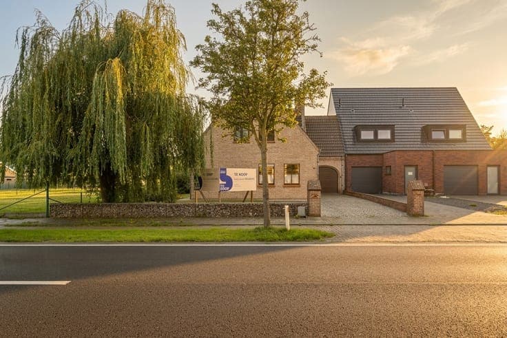 Karaktervolle woning met grote tuin op ruim perceel met g...
