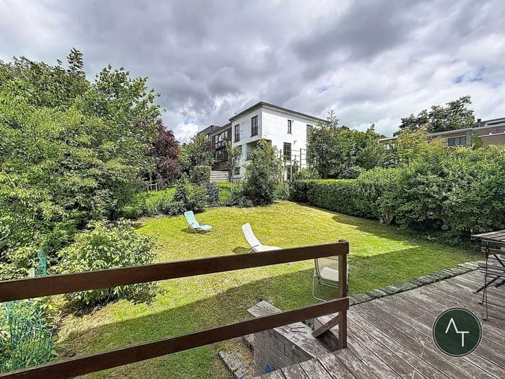 Saint-Job / Modernist 3-bed house +/- 204m² with garage and