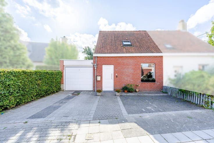 Gezellige en instapklare woning met zonnige tuin en garag...