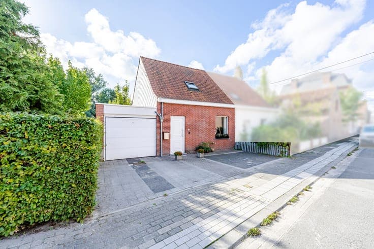 Gezellige en instapklare woning met zonnige tuin en garag...