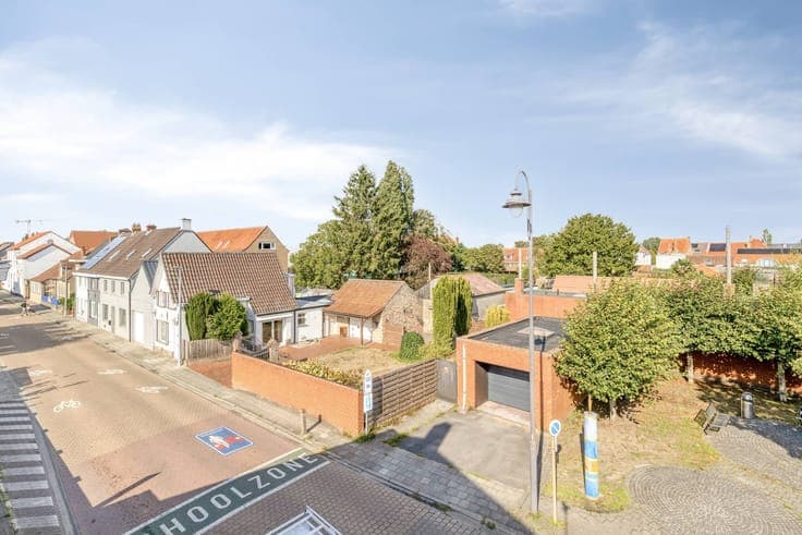 Semi-detached house/land (537m²) with potential in the heart