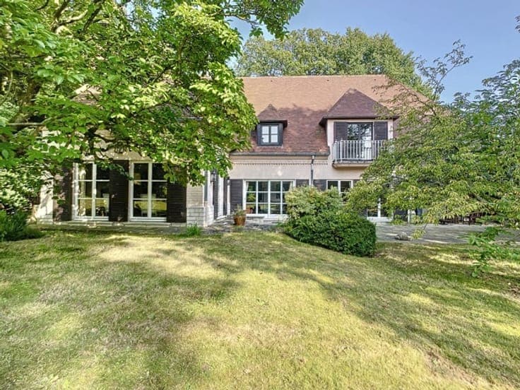 Classic villa set on approximately 28 ares