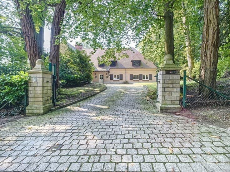 Classic villa set on approximately 28 ares