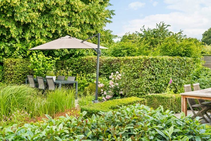 Character house with garden, pond and privacy
