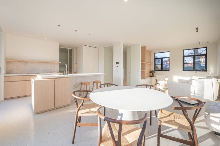 Instapklare nieuwbouwvilla met 5 slaapkamers en zuidgeric...