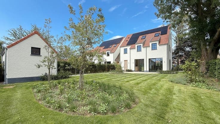 Instapklare nieuwbouwvilla met 5 slaapkamers en zuidgeric...