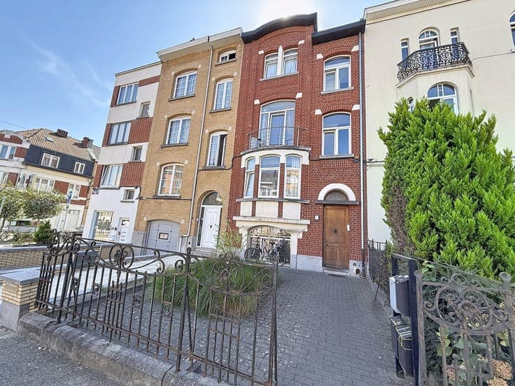 Immeuble de 3 appartements entièrement rénové