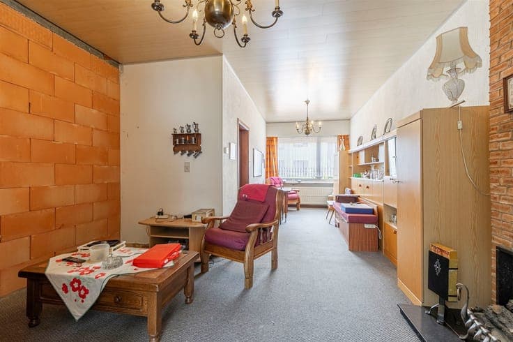 Te moderniseren woning (155 m²) met 2 a 3 slaapkamers, garag