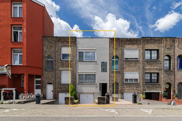 Te moderniseren woning (155 m²) met 2 a 3 slaapkamers, garag
