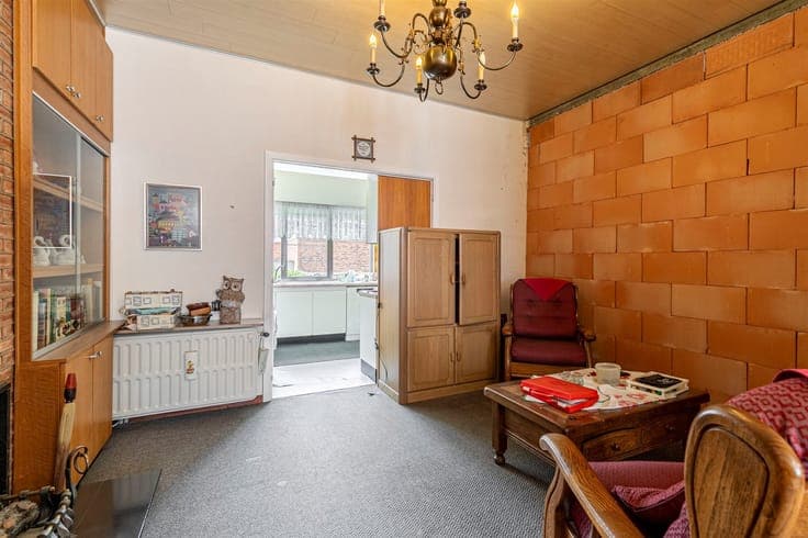 Te moderniseren woning (155 m²) met 2 a 3 slaapkamers, garag
