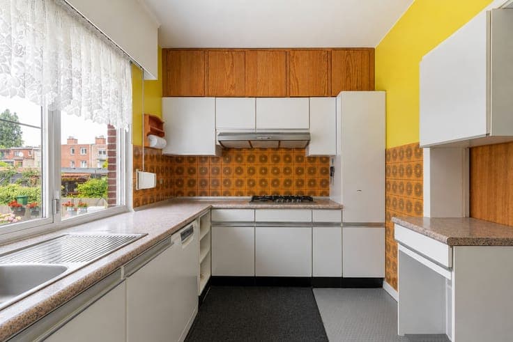 Te moderniseren woning (155 m²) met 2 a 3 slaapkamers, garag