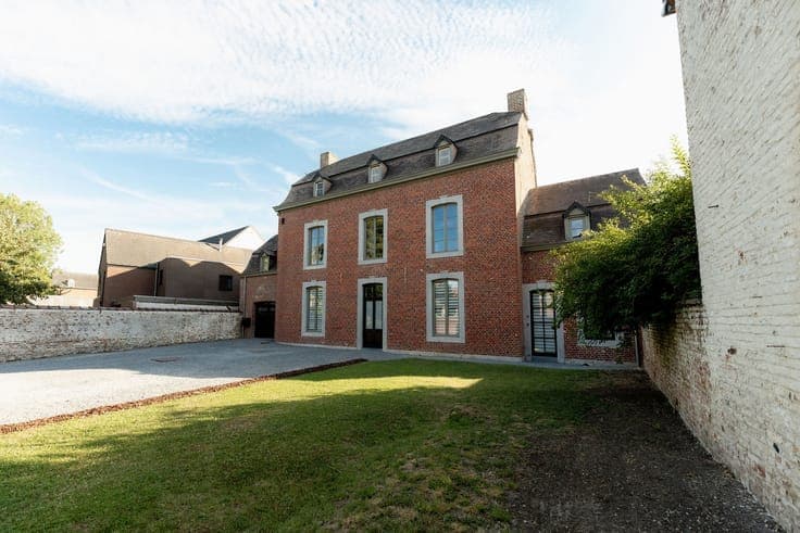 Exceptional home in the heart of the village of Othée