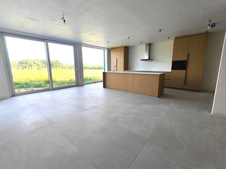 Binkom - spacious modern house with 5 bedrooms and garden (2