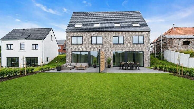 Binkom - spacious modern house with 5 bedrooms and garden (2
